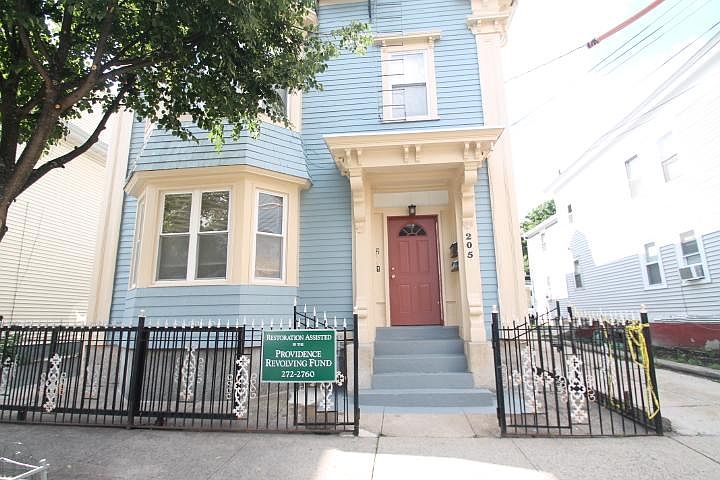 2nd image of 205 Carpenter St APT 1