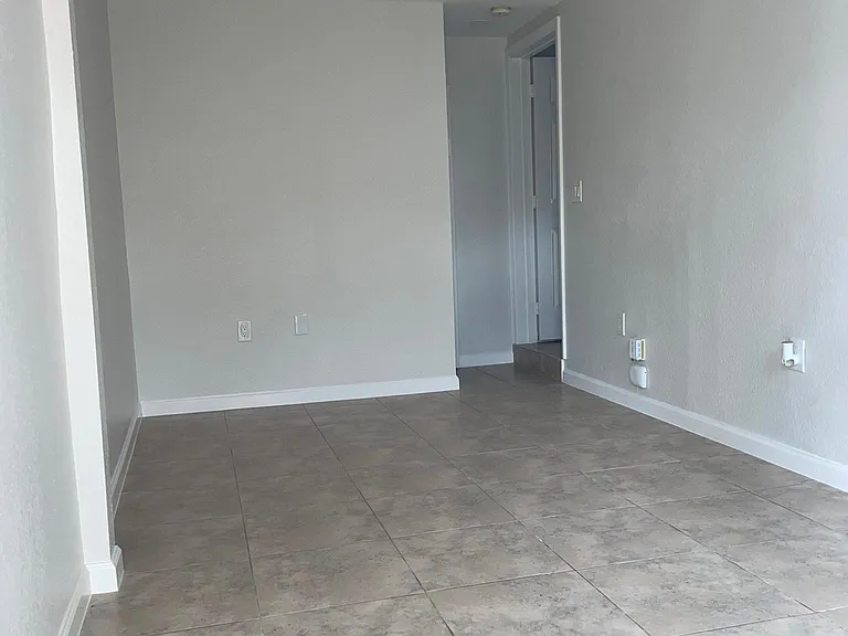 1920 SW 24th St #1 — Photo 1