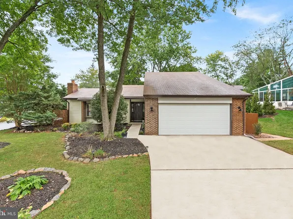 2 Middleton Ln, Sterling, VA 20164