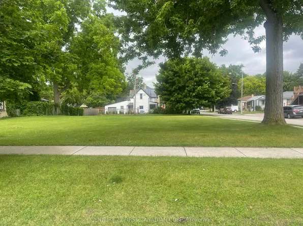 14 Front St W, Strathroy Caradoc, ON N7G 1X4