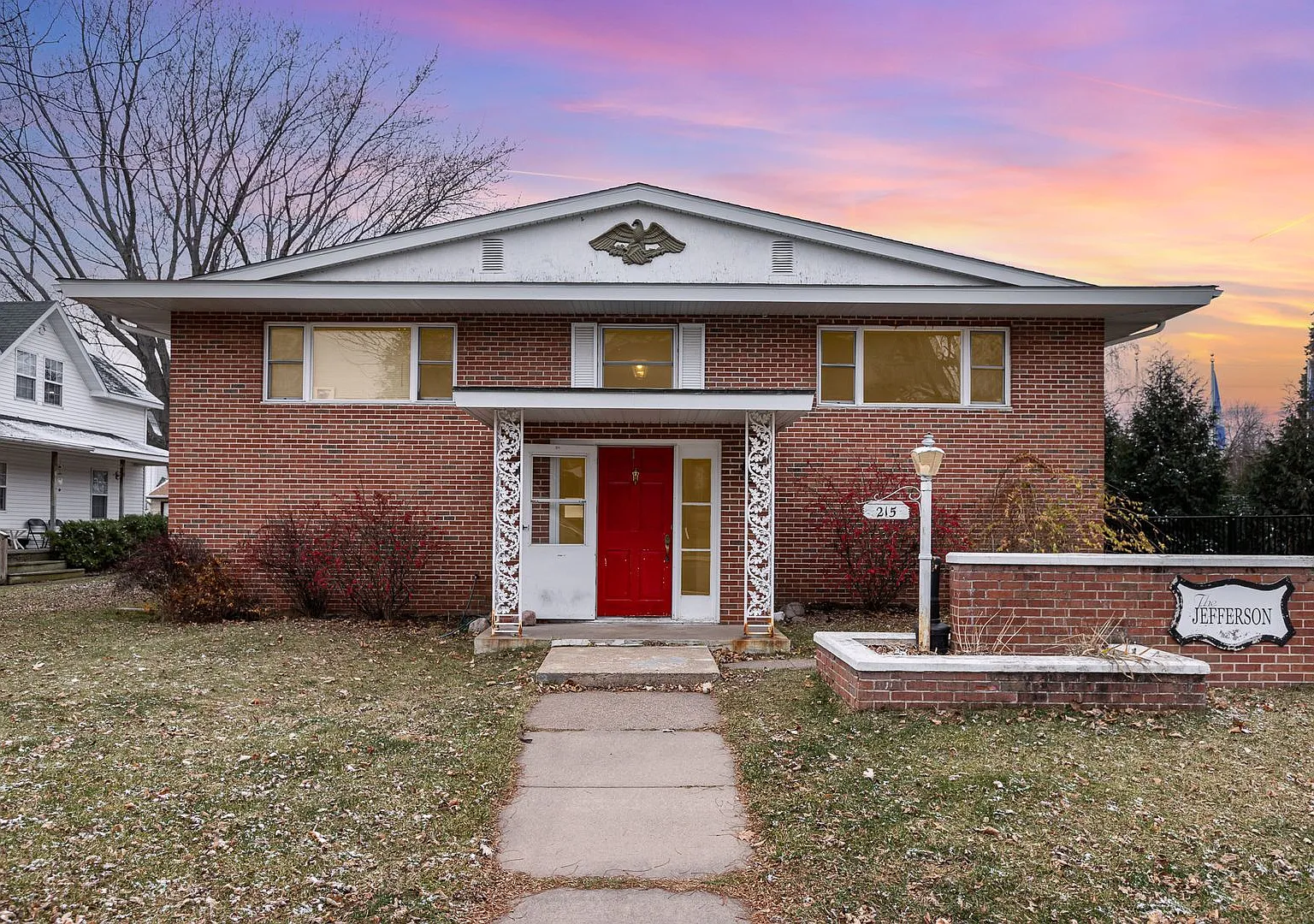 215 Birch St S — Photo 1