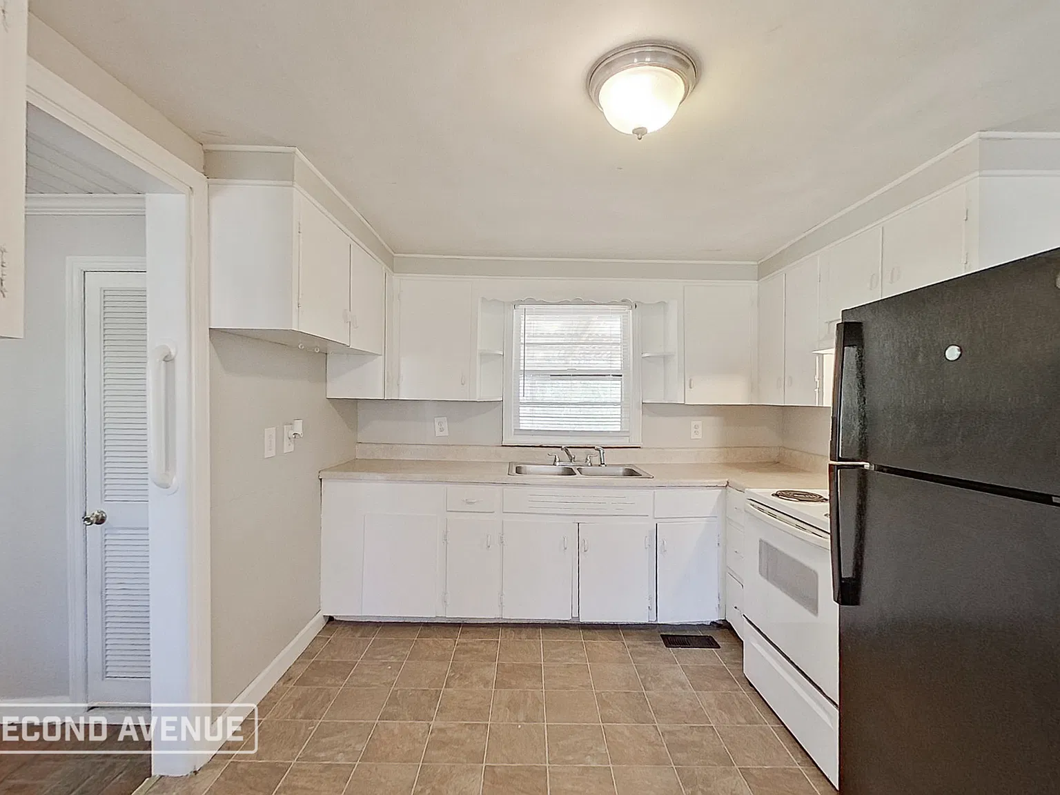 3 bed, 1.5 bath, 1166 sqft, $1,109 — Photo 2