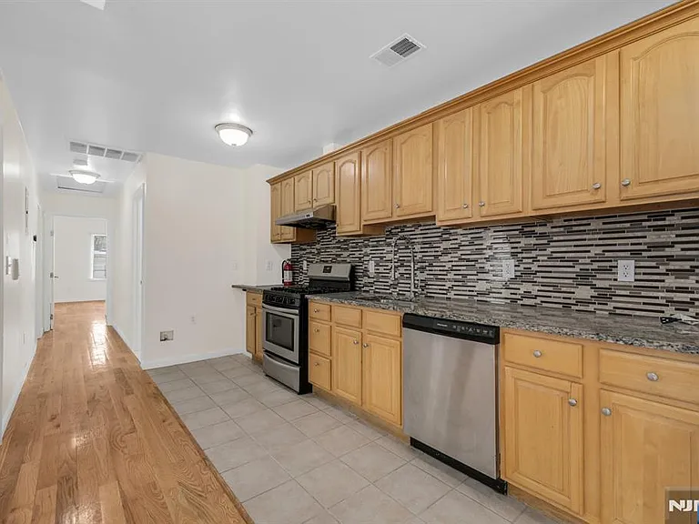 45 Orient Ave — Photo 8