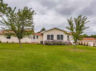18708 Delaware Pl, Carlisle, IA 50047
