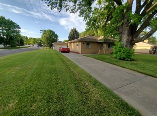 810 W 23rd Ave APT B, Hutchinson, KS 67502