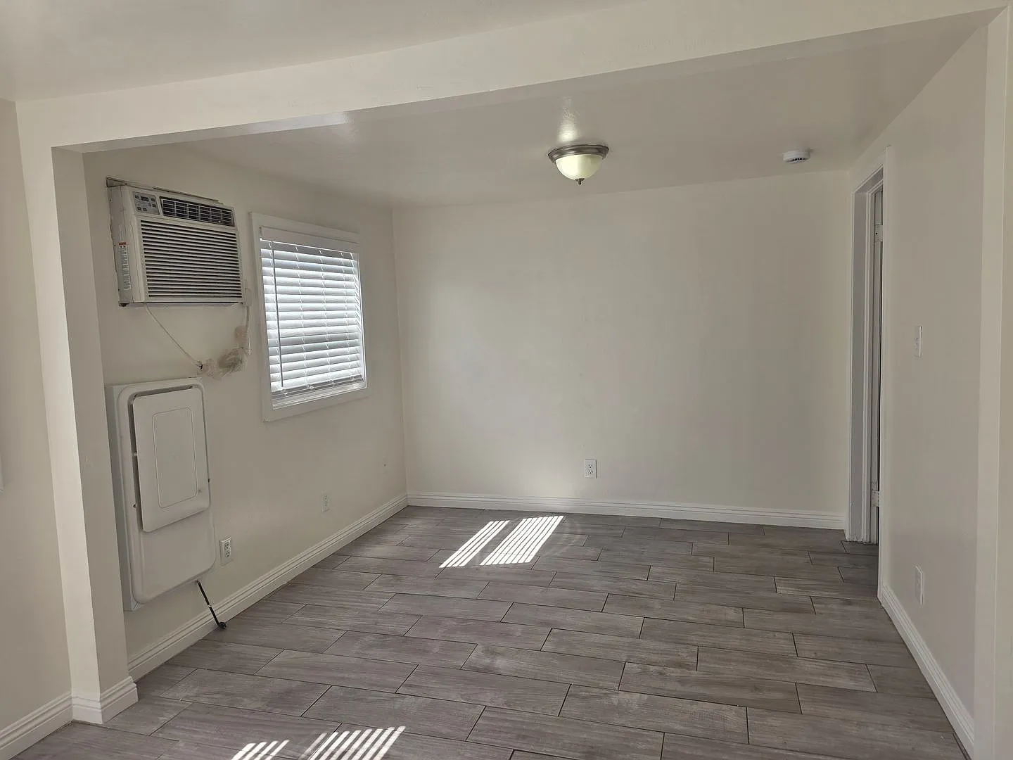 318 Highland Dr — Photo 2