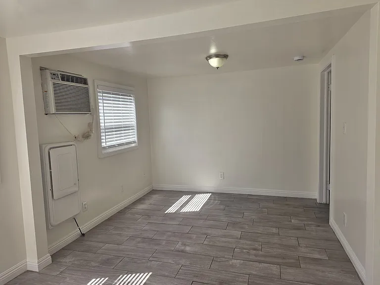318-320 Highland Dr — Photo 2