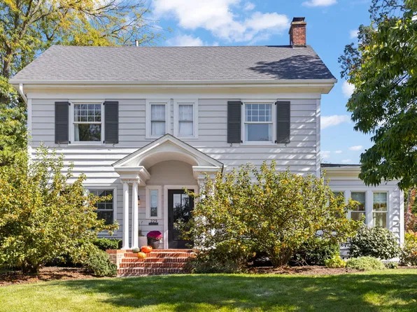 229 N Main St, Glen Ellyn, IL 60137