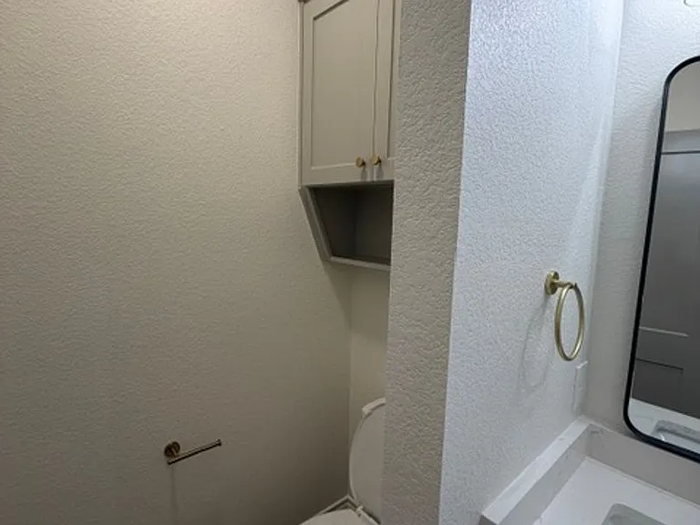 303 Live Oak St — Photo 14