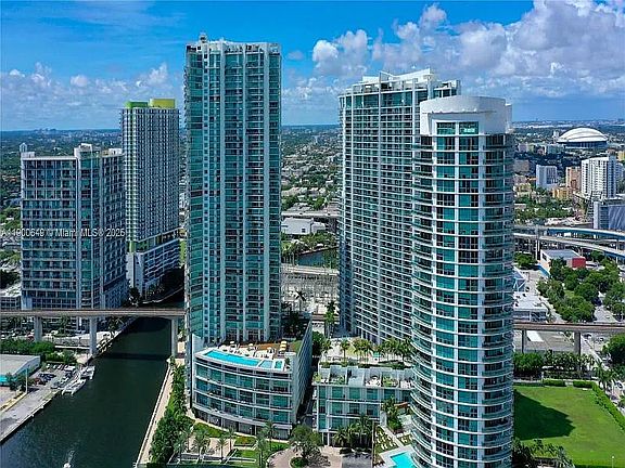 3rd image of 90 SW 3rd St APT 4105