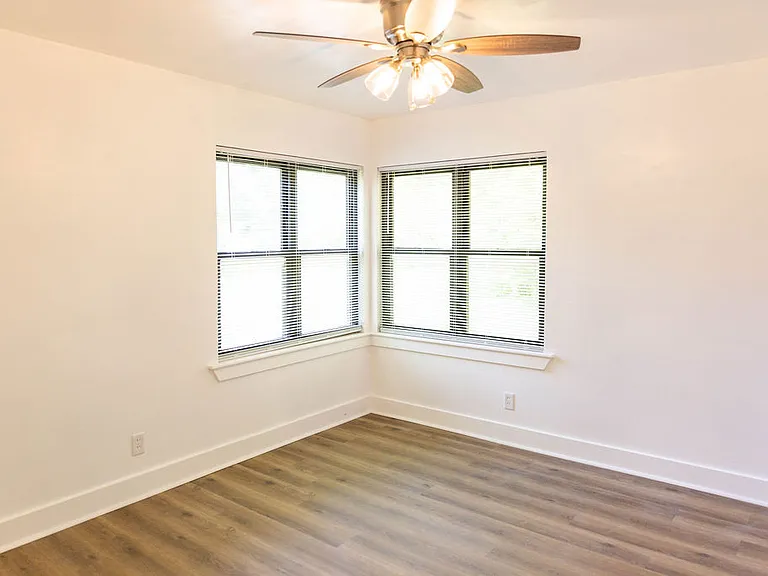 2321 S Laverne Ave — Photo 11