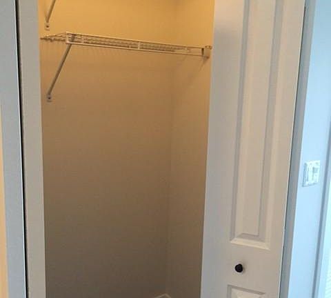 3rd image of 1602 W Belle Plaine Ave #2N