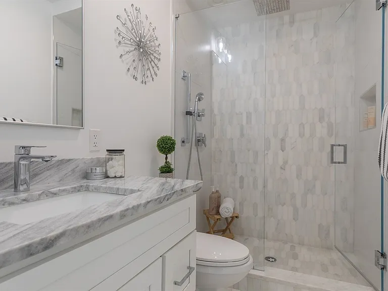 331 Chelsea St #4 — Photo 13