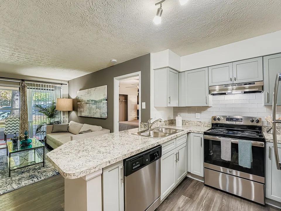 2200 Big Creek Apartments