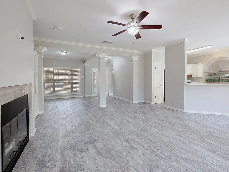 1811 Iris Ln — Photo 5