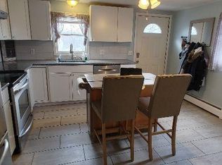 81 Manchester St APT 2, West Warwick, RI 02893