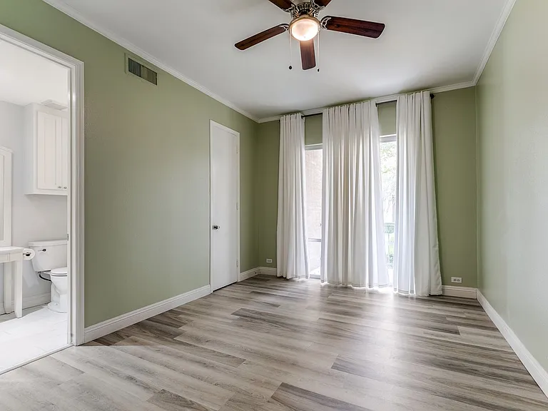 7709 Broadway #113 — Photo 15