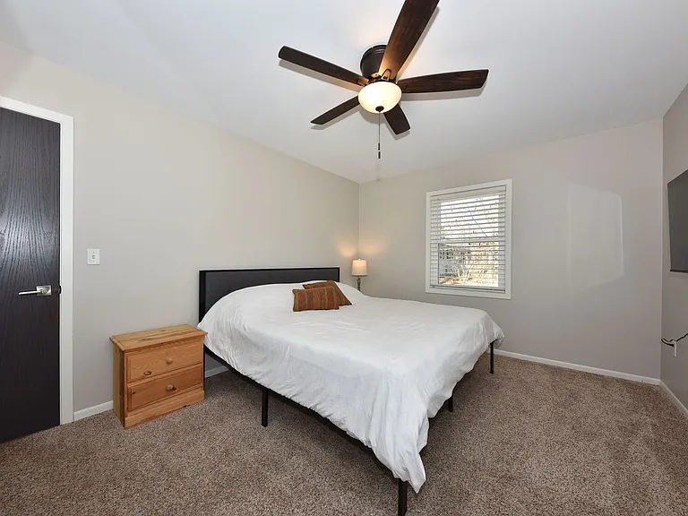 1538 W Liebau Rd — Photo 25