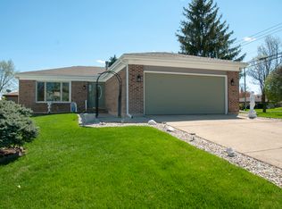 1371 W Barnwall Dr, Addison, IL 60101