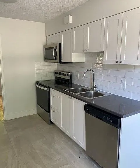 120 Beaverbrook Ln — Photo 18