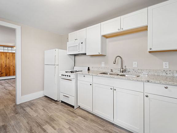 3rd image of 3107 Van Alstyne St APT 1