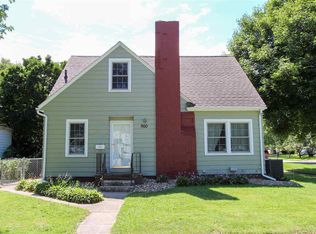 900 Forest Ave, Waterloo, IA 50702