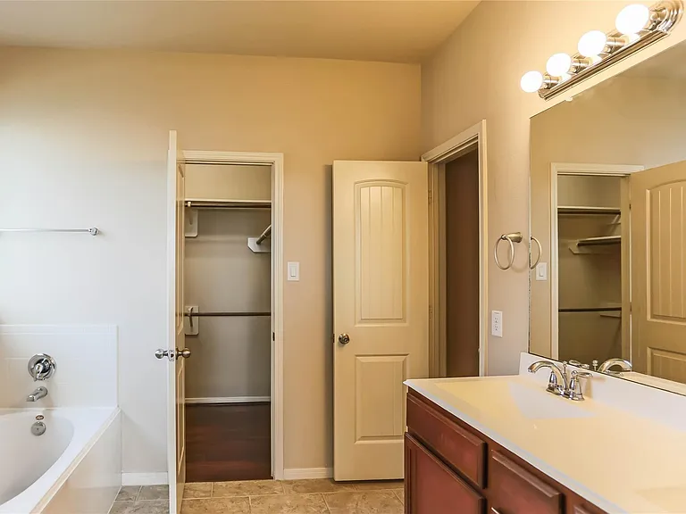 3443 Arrowhead Bay Ln — Photo 13