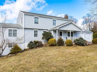 28 Far Horizons Dr, Bethel, CT 06801