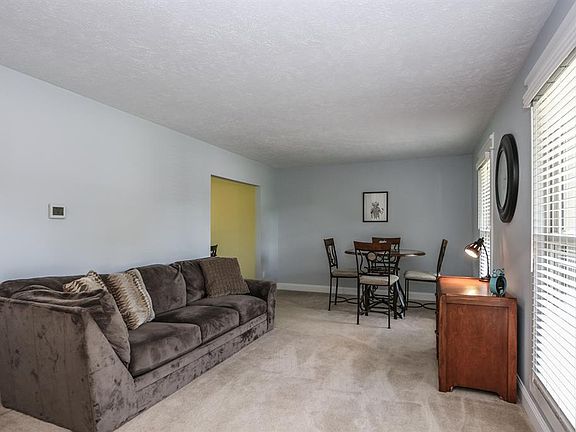 4th image of 461 Island Lake Ct