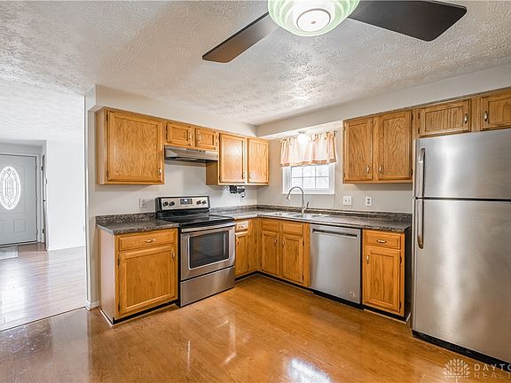 4th image of 10 Robinwood Ct