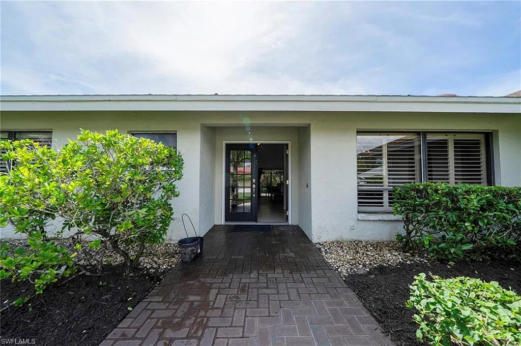 4 bed, 3.0 bath, 2842 sqft, $12,000 — Photo 2