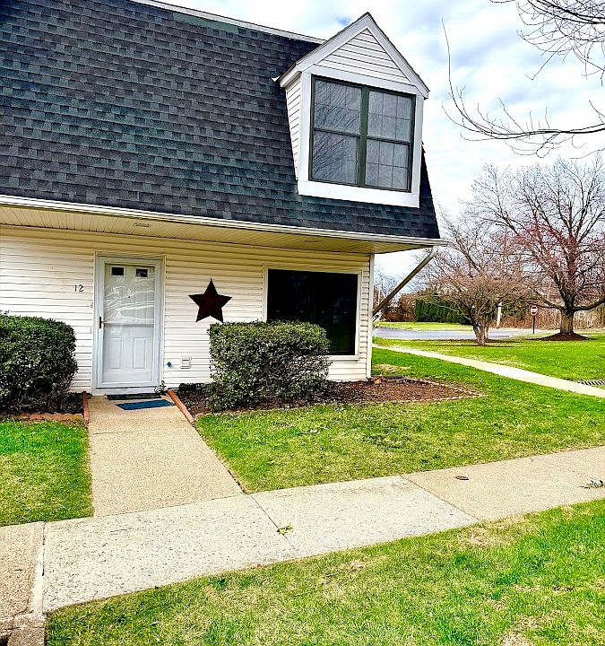 1st image of 12 Lexington Ct