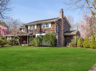 19 Rolling Rd, Miller Place, NY 11764