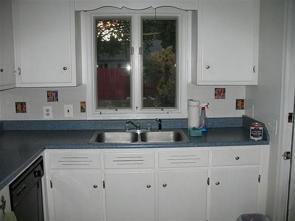 updated kitchen w/ceramic backsplash