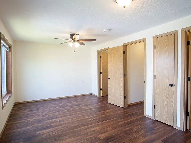 Great Piedmont 3 Bdr Townhouse w/Fireplace, DW + Garage! — Photo 15