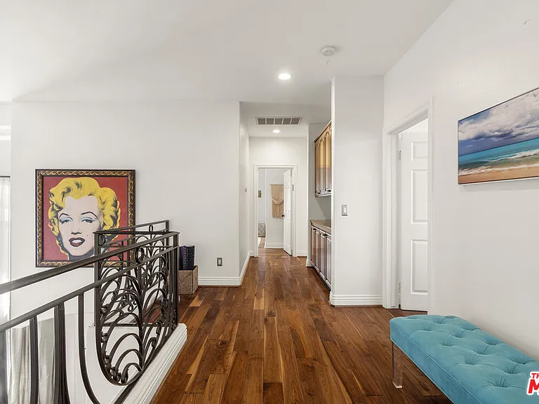 4544 Tobias Ave — Photo 44