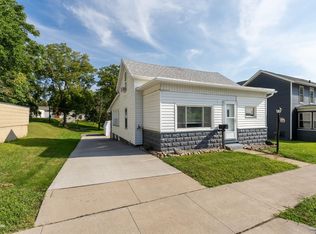 712 W 8th St, Muscatine, IA 52761