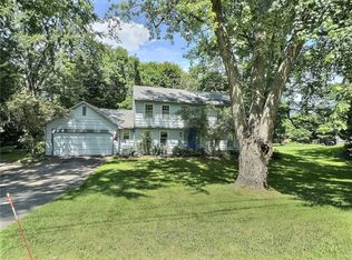 310 Garnsey Rd, Pittsford, NY 14534