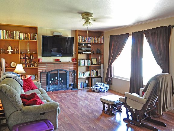 3rd image of 306 E 7th St
