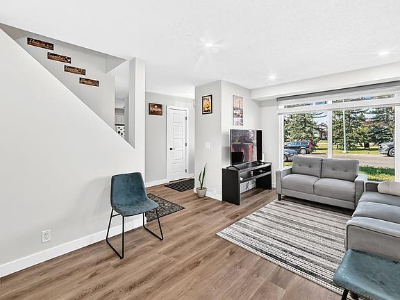 4th image of 40 W Falconridge Close NE