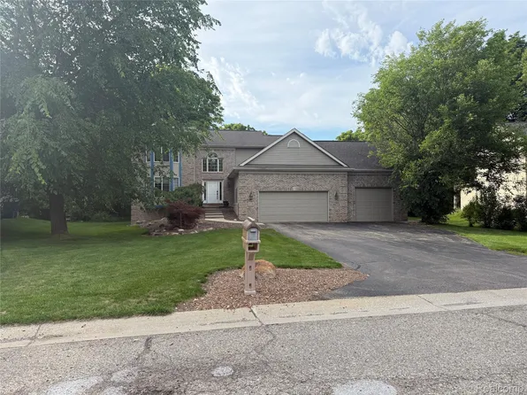 8318 Mill Pointe Ct, Goodrich, MI 48438