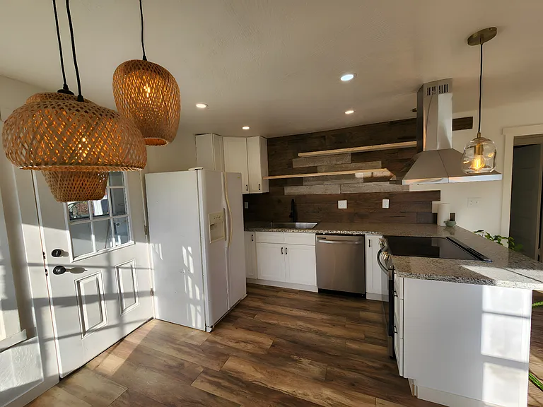 Elk St — Photo 10
