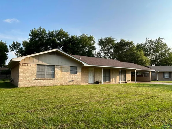 1049 Chevy Chase St, Gladewater, TX 75647