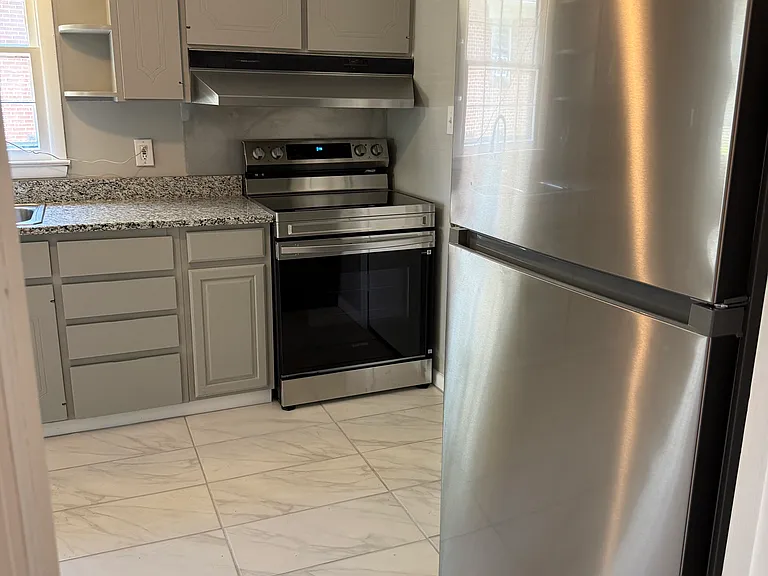 1923 Belcrest Dr — Photo 3
