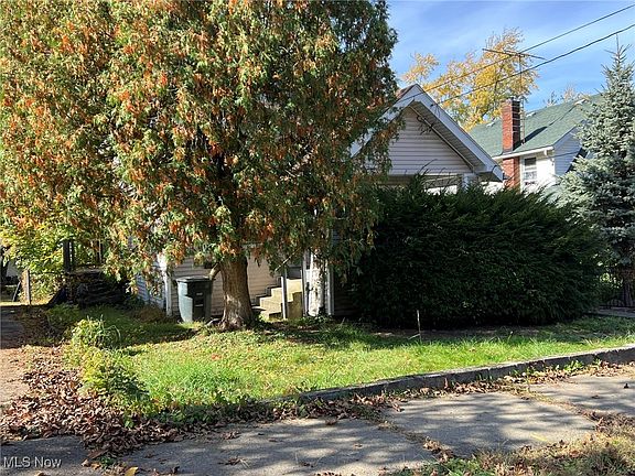 2nd image of 952 Diana Ave