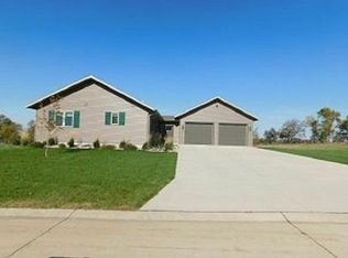 122 W Bay Rd, Lake Park, IA 51347