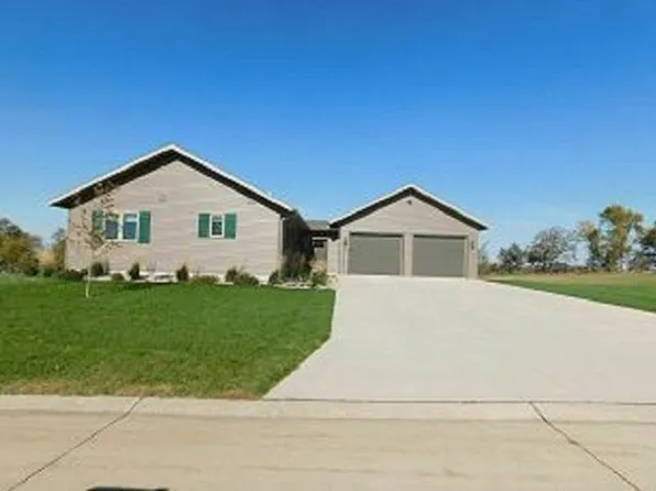 122 W Bay Rd, Lake Park, IA 51347