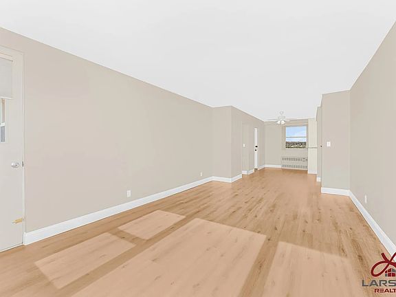 4th image of 5700 Arlington Ave APT 22T