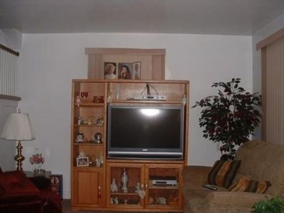 3rd image of 3218 Garbett St
