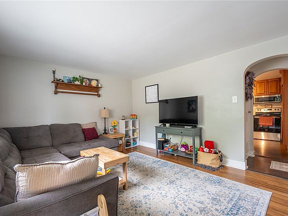 5th image of 1581 Longview Dr